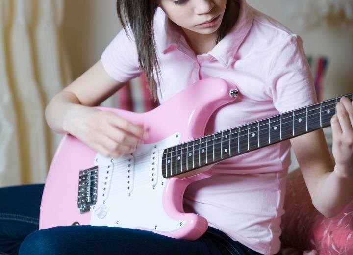 Buying first BEST Beginner Electric Guitar. What to know? Buying first