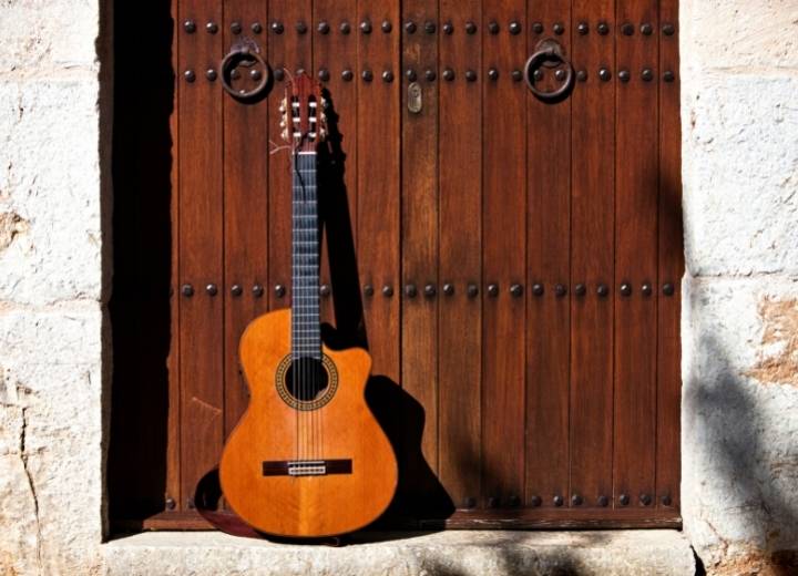 Spanish guitar vs Acoustic guitar: What are the differences between them
