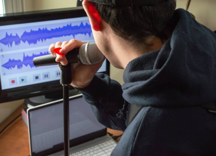 Dynamic Vs Condenser Mic For Recording Vocals Which Is The Best Choice?