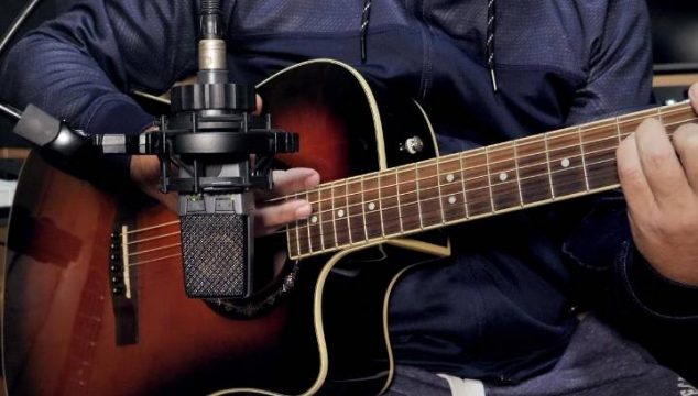 Recording Acoustic Guitar Mono vs Stereo: Which method is better