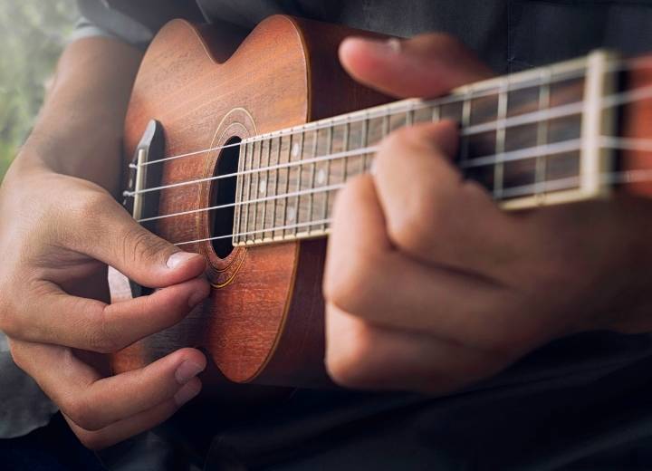 steps to playing the ukulele pro with your nails